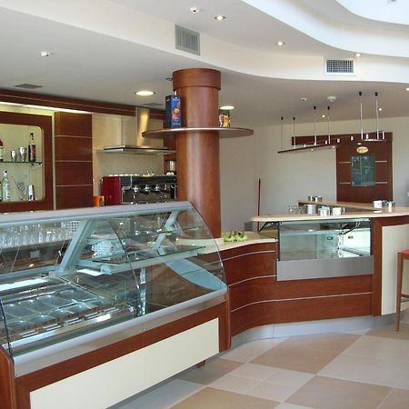 Hermes Hotel Policoro Eksteriør billede