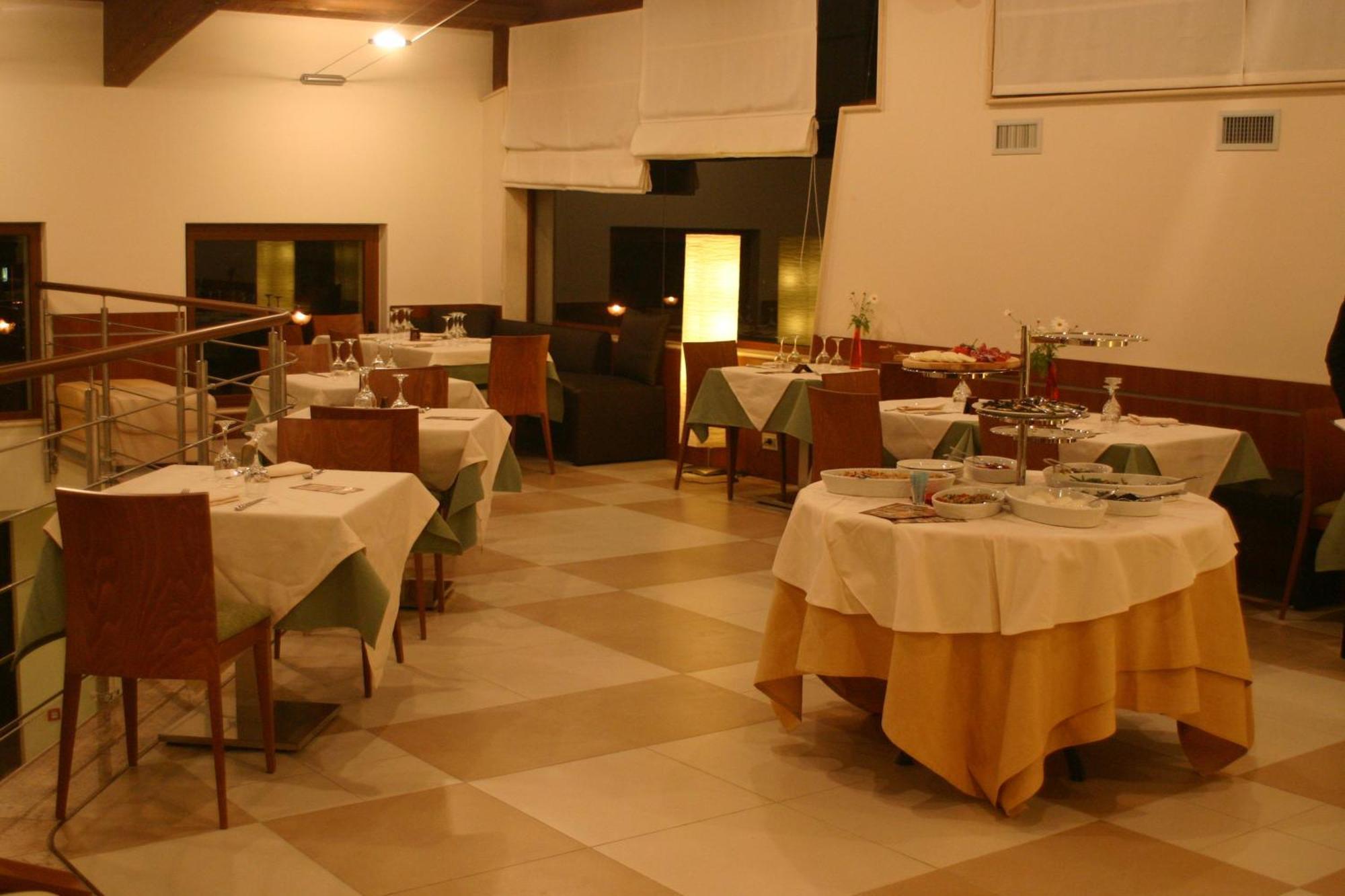 Hermes Hotel Policoro Eksteriør billede