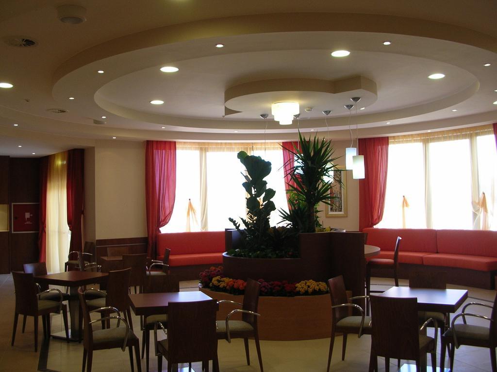 Hermes Hotel Policoro Eksteriør billede